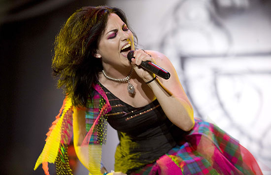 Amy Lee, vocalista da banda Evanescence, fala sobre volta da banda ao Brasil
