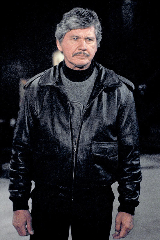 Ator Charles Bronson, morto em 2003, em cena do filme "Messenger of Death", de 1988