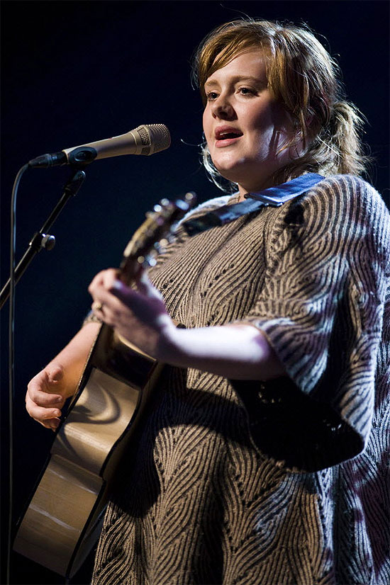 A cantora britnica Adele, artista que mais vendeu discos at agora no ano