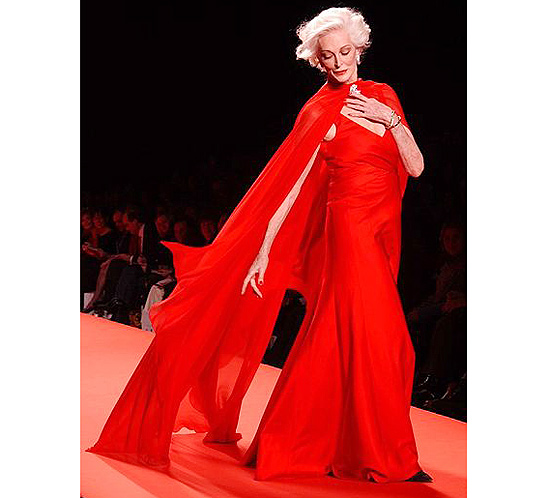 Description English: Model Carmen Dell'Orefice in the 2005 Red Dress Collection for The Heart Truth Date 6 January 2008, 14:25 Source Carmen Dell'Orefice, Red Dress Collection 2005 Author The Heart Truth