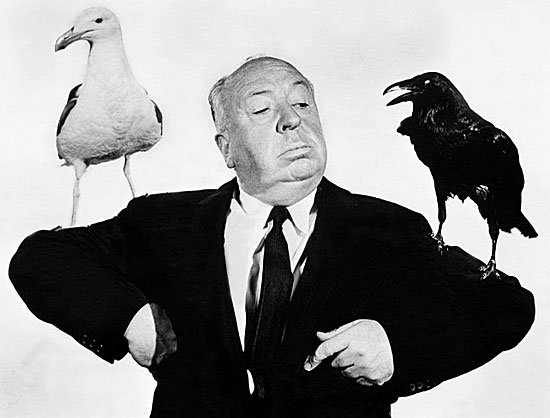 Diretor Alfred Hitchcock durante as filmagens do filme "Os Pássaros"