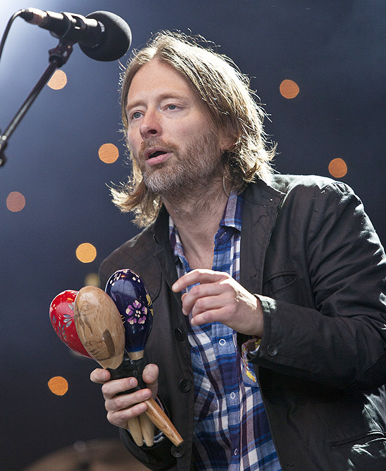 O msico Thom Yorke, do Radiohead, se apresenta no festival de Glastonbury, no ltimo dia 24