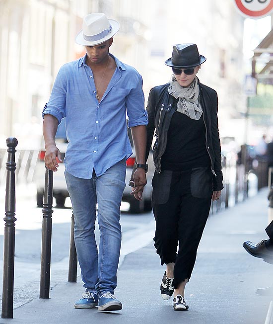 O dançarino Brahim Zaibat e a cantora Madonna