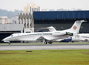 Avião da empresa EBX, de Eike Batista, que foi usado por Cabral e também já transportou a cantona Madonna, em sua visita ao Brasil em 2009