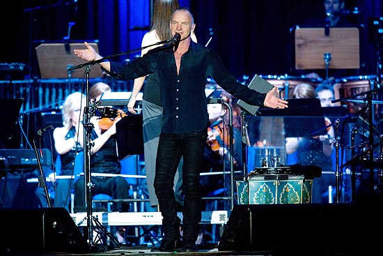 Cantor Sting durante show em Budapeste (Hungria) com a turn Symphonicity, em junho deste ano