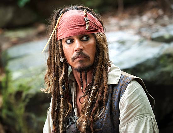 O ator Johnny Depp caracterizado como o capitão Jack Sparrow em cena de &quot;Piratas do Caribe 4 - Navegando em Águas Misteriosas&quot;