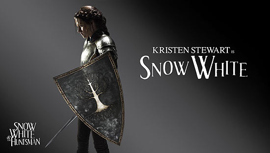 Kristen Stewart como Brance de Neve de adaptação "Snow White and the Huntsman"