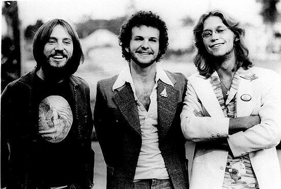 Da esquerda para a direita, Dewey Bunnel, Dan Peek e Gerry Beckley da banda America em foto de 1976