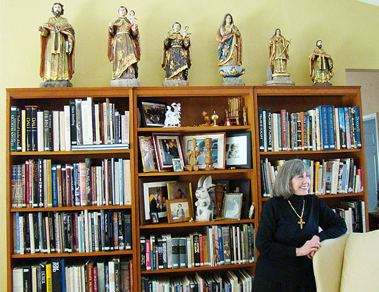 A escritora Anne Rice em sua casa, em San Diego