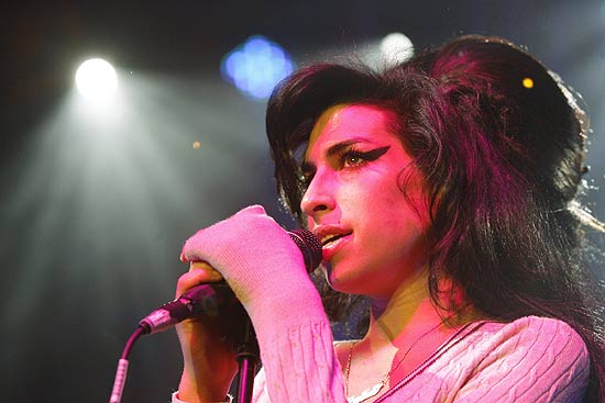 Cantora Amy Winehouse em foto tirada durante apresentao na Sua em outubro de 2007
