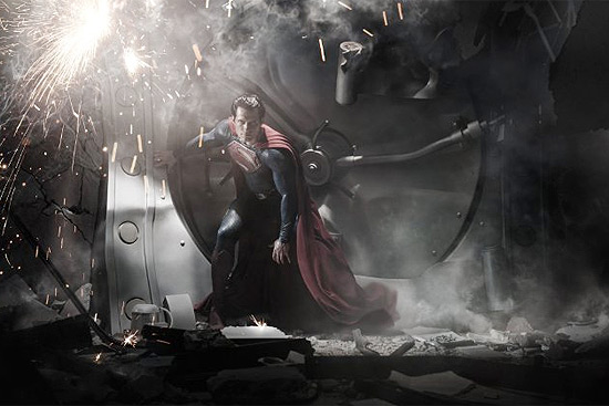 Ator Henry Cavill como o super-her�i na primeira imagem de divulga��o do filme &quot;Superman - O Homem de A�o&quot;