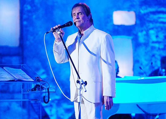 O cantor Roberto Carlos durante apresentação em Jerusalém