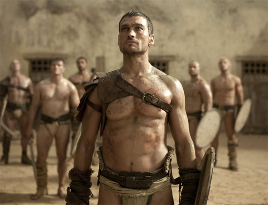 O ator Andy Whitfield, em cena da série de televisão "Spartacus: Blood and Sand"