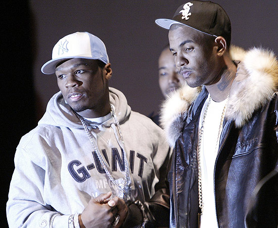 Os rappers 50 Cent e The Game em um dos poucos momentos em que "fizeram as pazes", em 2005