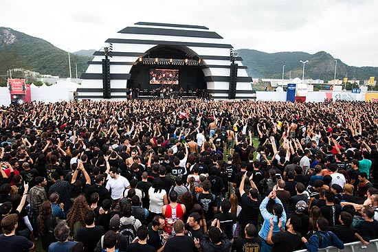 Pblico do Rock In Rio acompanha os shows de heavy metal