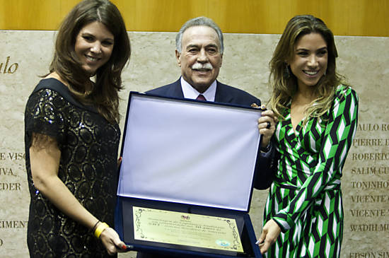 Daniela e Patricia Abravanel recebem a homenagem aos 30 anos do SBT oferecida pelo vereador Toninho Paiva (PR)
