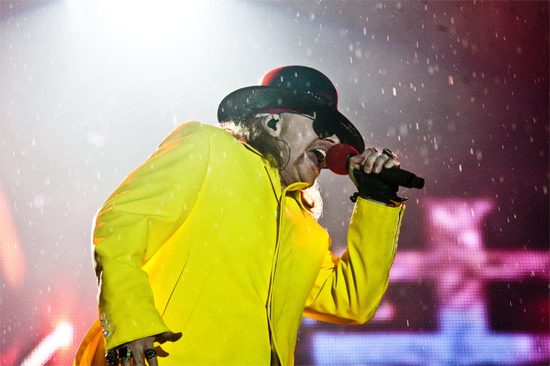 Vocalista do Guns N' Roses, Axl Rose, canta durante show de encerramento do Rock in Rio 2011; veja galeria de fotos