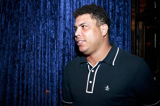 Ex-jogador Ronaldo foge de perguntas sobre polêmica com "CQC" na abertura da Festa Luri