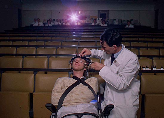 Cena do filme "Laranja Mecnica"(1971), clssico de Stanley Kubrick, com trecho disponvel para exibio na Caixa de Cinema do MIS
