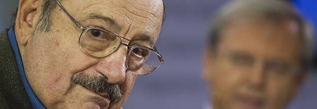 ORG XMIT: JDM010 Italian writer and academic Umberto Eco talks about his latest book 