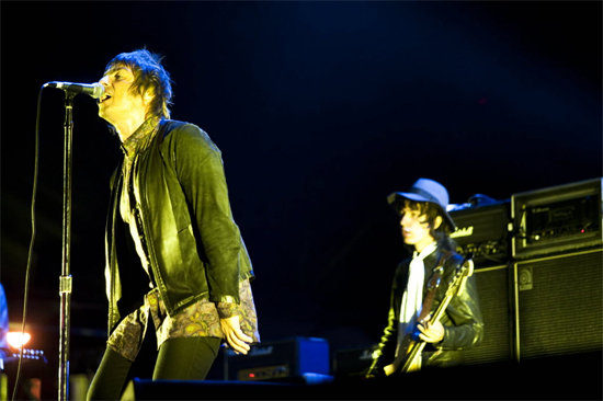Vocalista do Beady Eye, Liam Gallagher, durante apresentação no palco principal do festival Planeta Terra