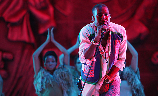 O rapper Kanye West faz show no festival SWU, em Paulínia (SP), em novembro