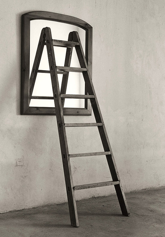 Imagem de escada apoiada em espelho  uma das produes preferidas de Chema Madoz