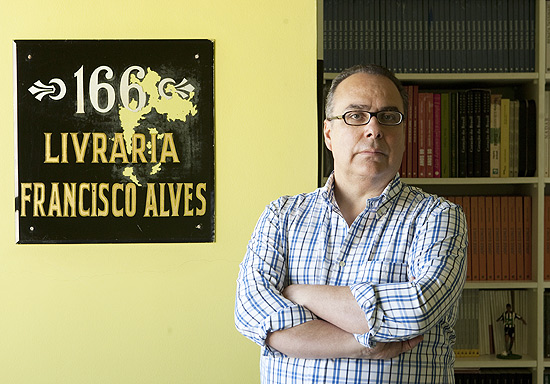Carlos Leal, atual dono da Francisco Alves, mais antiga editora em atividade no país