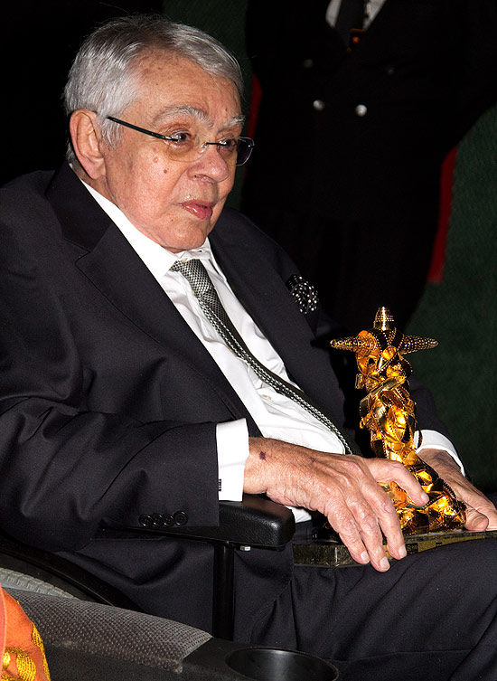Chico Anysio recebe o prêmio especial do júri no Festival de Cinema do Rio, em outubro de 2011