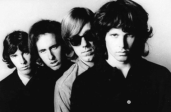 Os integrantes da banda The Doors, John Densmore, Robbie Krieger, Ray Manzarek e Jim Morrison