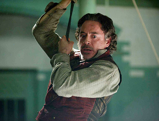 Robert Downey Jr. (foto) em cena de "Sherlock Holmes 2", filme mais visto no fim de semana no Brasil