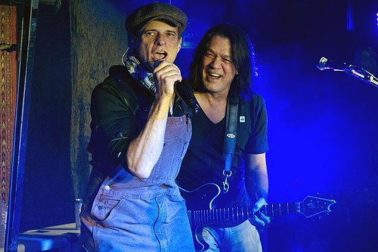 Eddie Van Halen (à direita) e David Lee Roth durante apresentação em Nova York em janeiro deste ano
