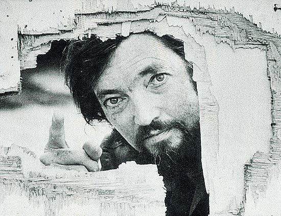 O escritor argentino Julio Cortázar em Paris, em 1976. [FSP-Ilustrada-14.06.95]