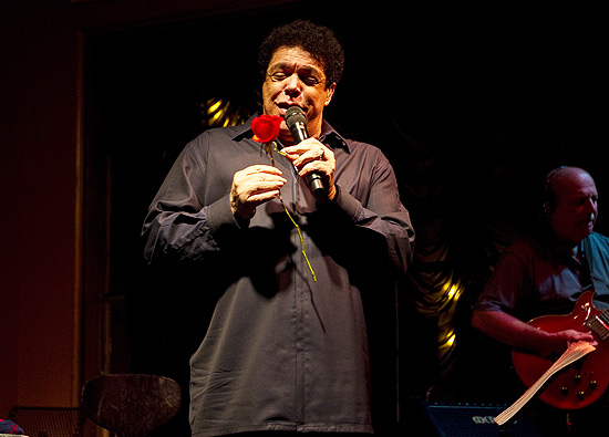 O cantor Wando durante show no bar Brahma, em São Paulo, em 2010