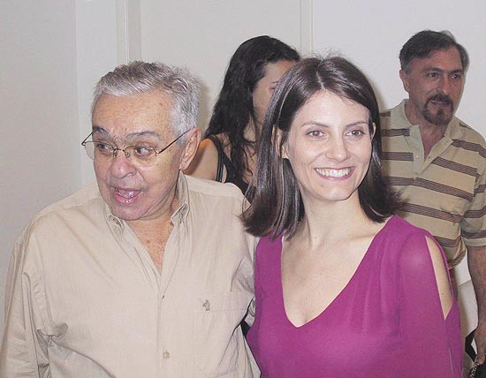 O humorista Chico Anysio ao lado da mulher, Malga di Paula, após seu show no Canecão, no Rio, em 2003