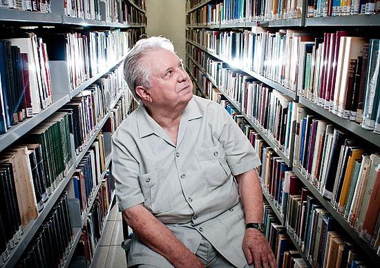 Retrato do professor da Unicamp, Fausto Castilho, que está lançando tradução de "Ser e Tempo"