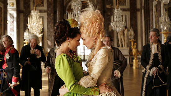 Atrizes Lea Seydoux e Diane Kruger em cena do filme &quot;Les adieux a la Reine&quot;