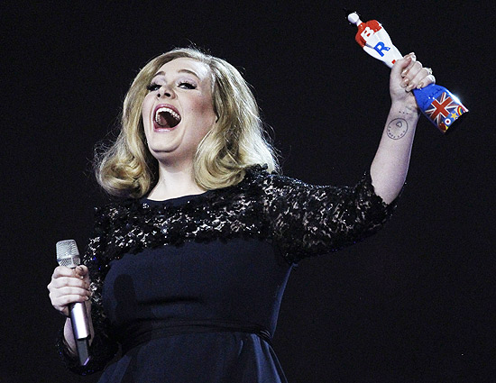 Adele conquista dois prêmios no Brit Awards 2012