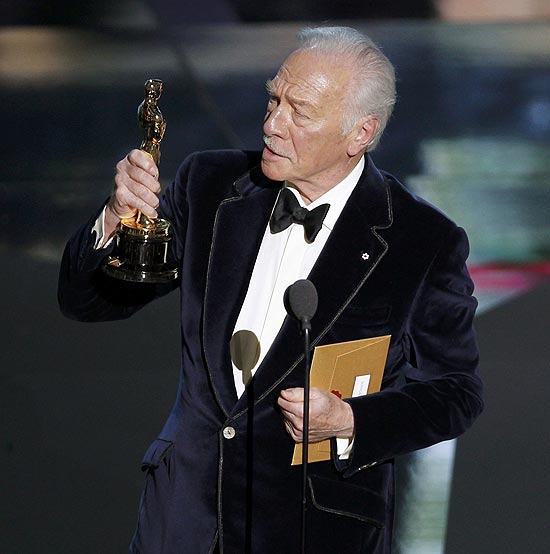 Christopher Plummer, 82, recebe o Oscar de melhor ator coadjuvante por "Toda Forma de Amor"