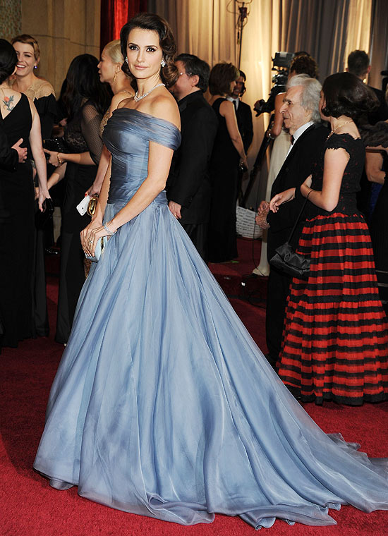 A atriz Penelope Cruz no tapete vermelho da 84 edio do Oscar