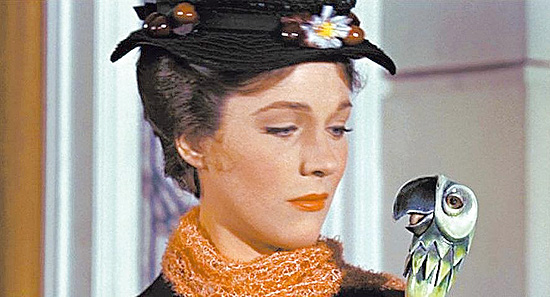 A atriz Julie Andrews em cena de "Mary Poppins" 