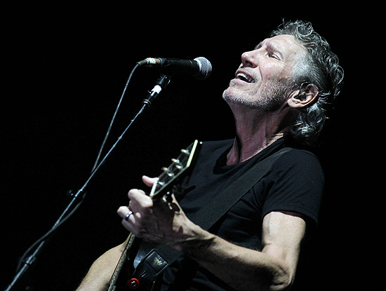 Ex-Pink Floyd Roger Waters (foto) sobe ao palco com Coral da Gente para interpretar "Another Brick in the Wall"