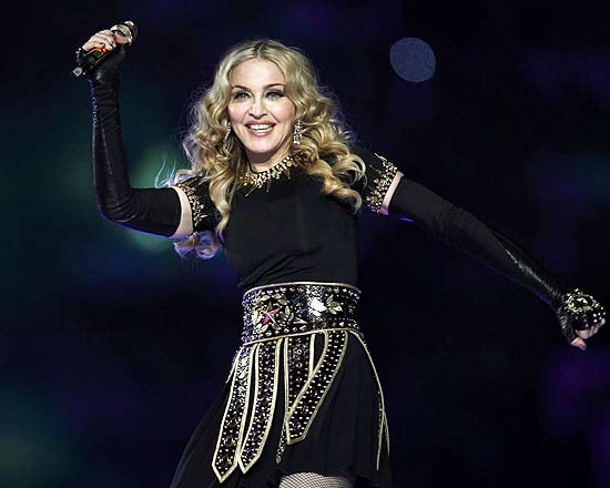 A cantora Madonna durante sua apresentação no Super Bowl de 2012; a cantora vem a SP em 4/12