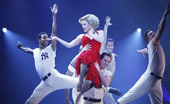 Megan Hilty interpreta Marilyn Monroe em um dos números musicais da série de TV "Smash"