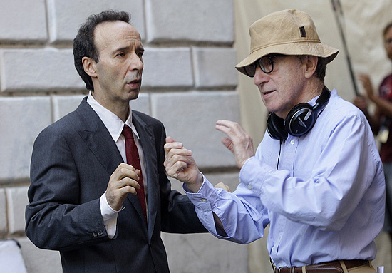 O ator italiano Roberto Benigni e o diretor Woody Allen durante as filmagens de "To Rome with Love"