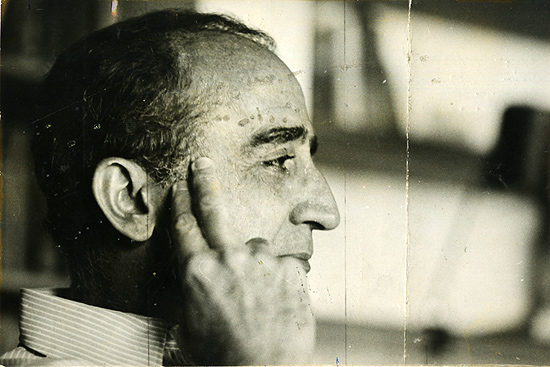 O desenhista, jornalista, dramaturgo e escritor Millôr Fernandes em outubro de 1970