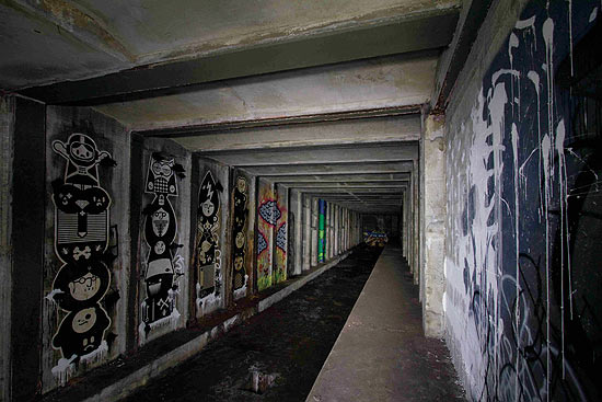 Foto do The Underbelly Project, galeria em estao de metr abandonada em Nova York