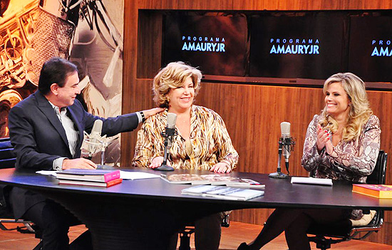 Amaury Jr. e Maria Cândida entrevistam a jornalista Silvia Poppovic, que deixou a Band em fevereiro