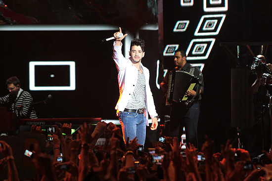 Gusttavo Lima durante show de gravação de seu terceiro DVD