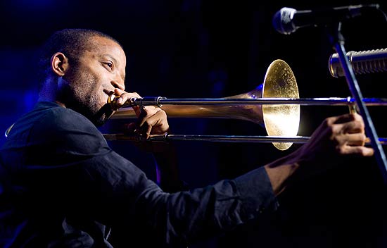 Trombone Shorty durante apresentao no Bourbon Street, em So Paulo